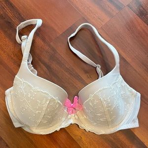 Victoria’s Secret Body by Victoria Lilac/Purple Lace Lined Demi Bra! Size 32C